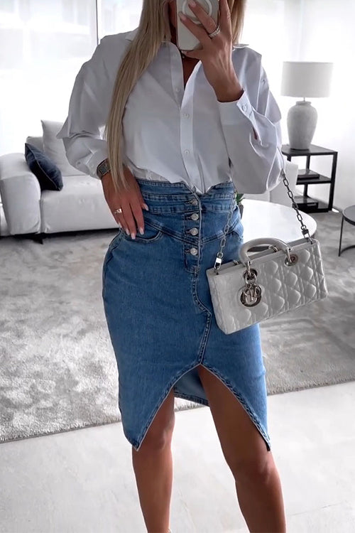 Side view of the denim slit skirt