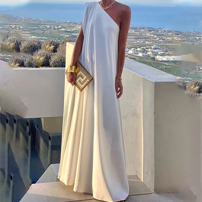 Elegant off-shoulder evening dress in black